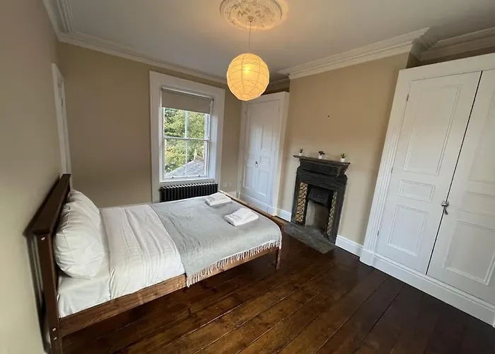 Tranquil Retreat In Historic Chapelizod 더블린