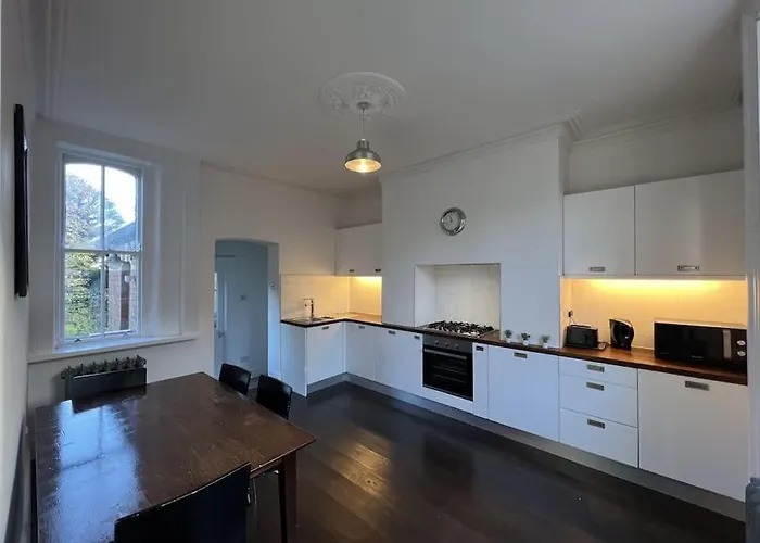 Tranquil Retreat In Historic Chapelizod