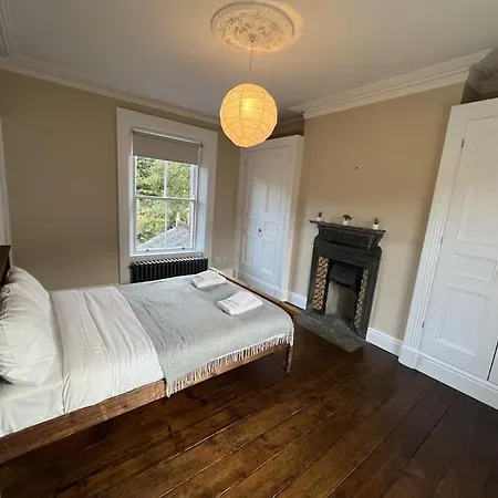 Tranquil Retreat In Historic Chapelizod Dublin