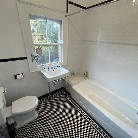 Tranquil Retreat In Historic Chapelizod Ferienhaus