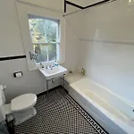 Tranquil Retreat In Historic Chapelizod Tatil Evi