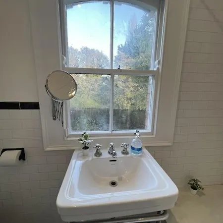 Tranquil Retreat In Historic Chapelizod Дом отдыха *